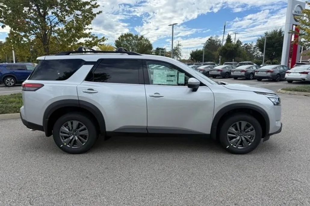 2025 Nissan Pathfinder SV photo 1