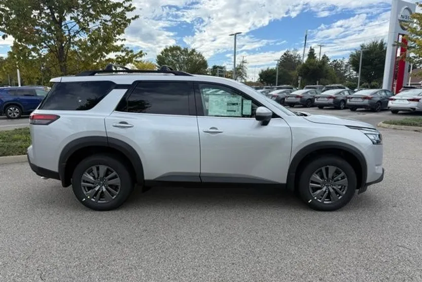 2025 Nissan Pathfinder SV photo 1