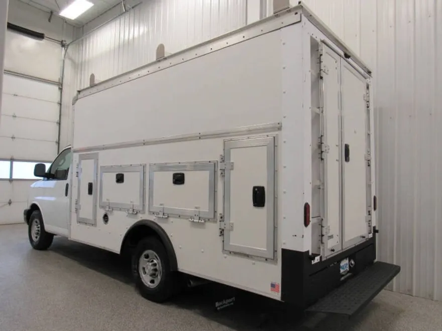 2019 Chevrolet Express 3500 Cutaway photo 1
