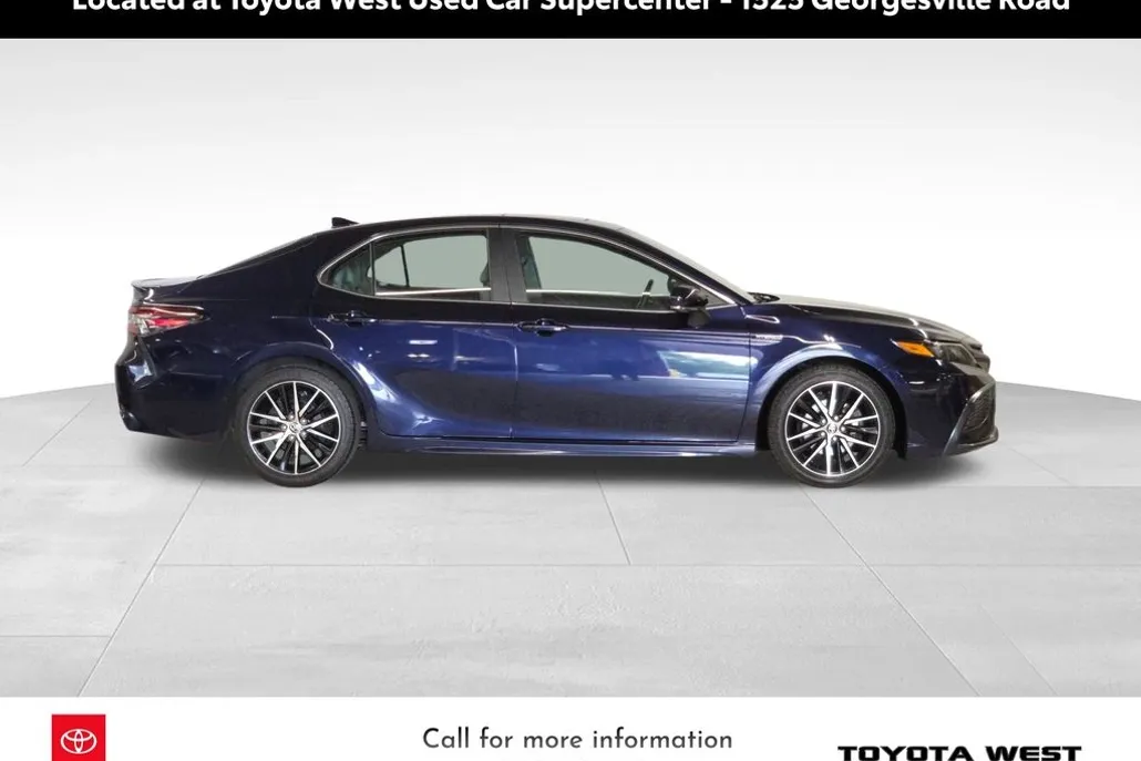 2021 Toyota Camry Hybrid SE photo 1