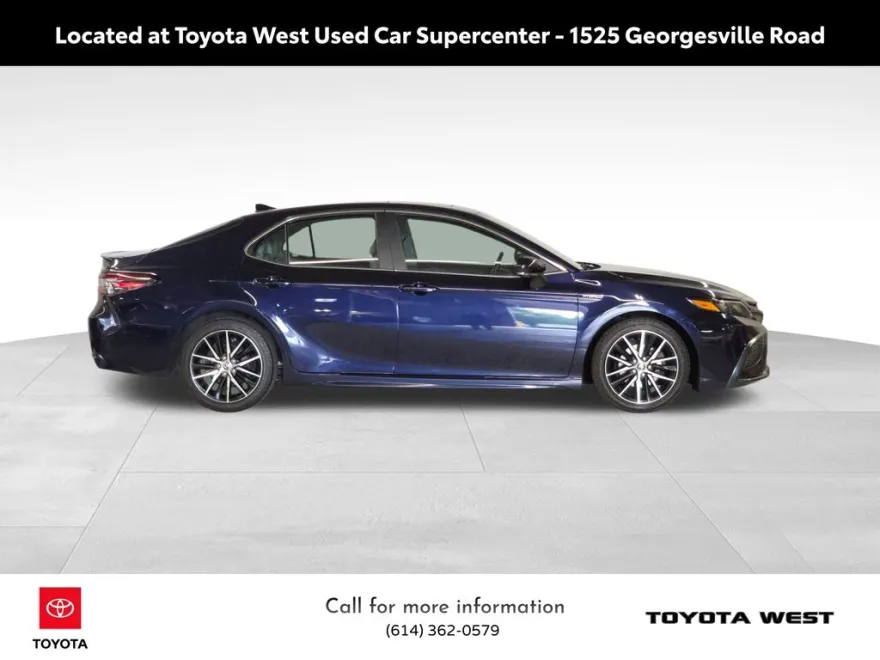 2021 Toyota Camry Hybrid SE photo 1