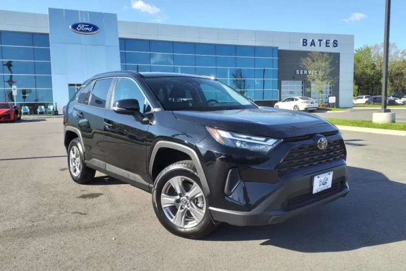 2024 Toyota RAV4 XLE photo 1