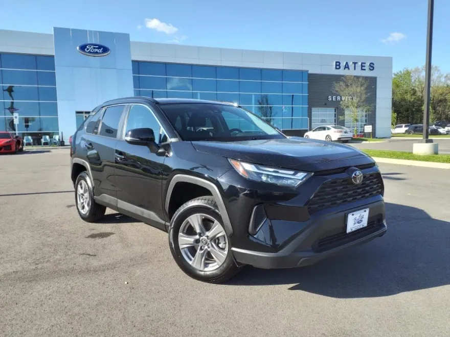 2024 Toyota RAV4 XLE photo 1