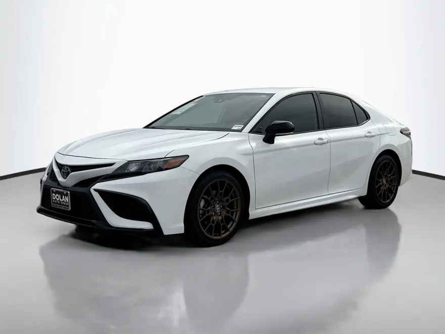 2023 Toyota Camry SE photo 1