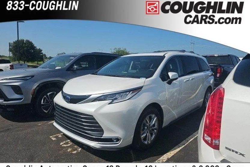 2024 Toyota Sienna Limited photo 1