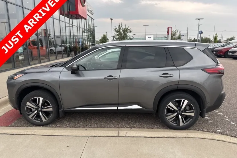 2022 Nissan Rogue Platinum AWD photo 1