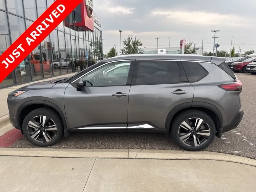 2022 Nissan Rogue Platinum AWD photo 1