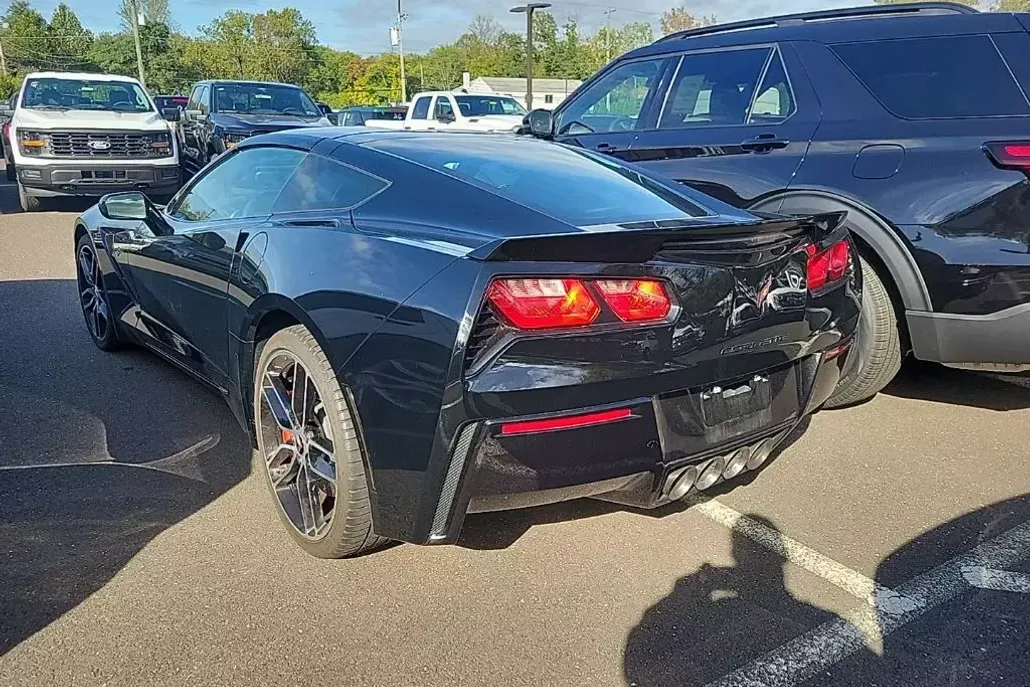 2016 Chevrolet Corvette Stingray Coupe Z51 2LT photo 1