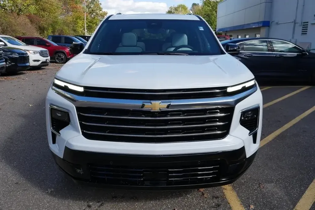2026 Chevrolet Traverse High Country photo 1