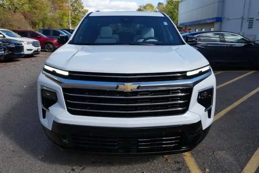 2026 Chevrolet Traverse High Country photo 1