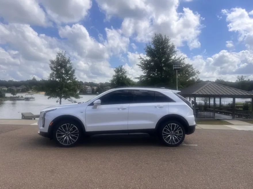 2024 Cadillac XT4 Sport photo 1