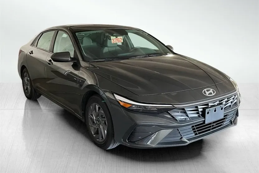 2024 Hyundai Elantra SEL photo 1
