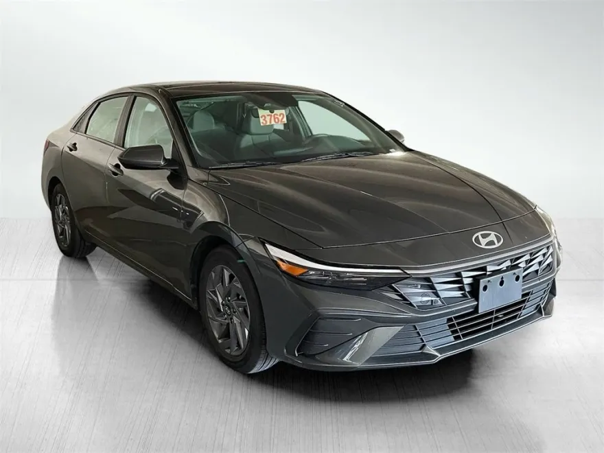 2024 Hyundai Elantra SEL photo 1