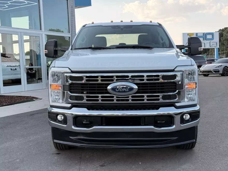 2024 Ford F-350 photo 1
