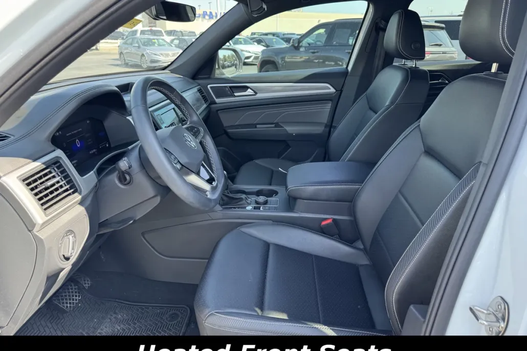 2023 Volkswagen Atlas Cross Sport SE photo 1