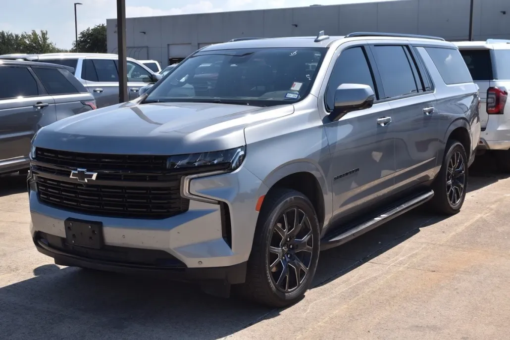 2023 Chevrolet Suburban RST photo 1