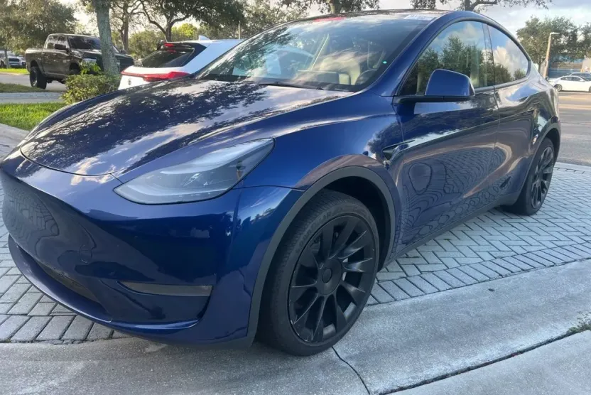 2023 Tesla Model Y Long Range photo 1