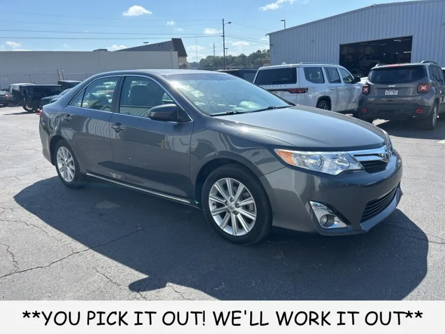 2013 Toyota Camry XLE photo 1