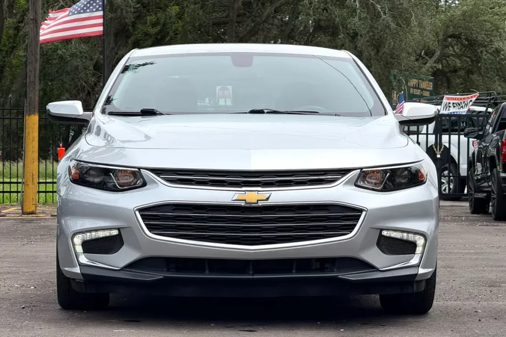 2018 Chevrolet Malibu 1LT photo 1
