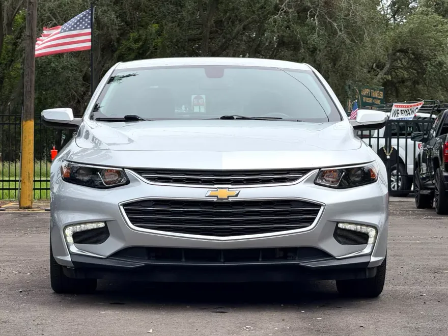 2018 Chevrolet Malibu 1LT photo 1