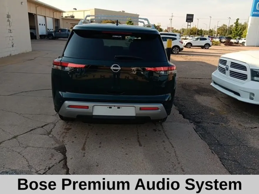 2025 Nissan Pathfinder SL photo 1