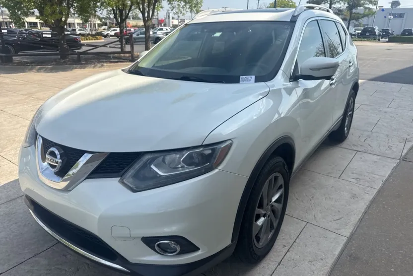 2015 Nissan Rogue SL photo 1