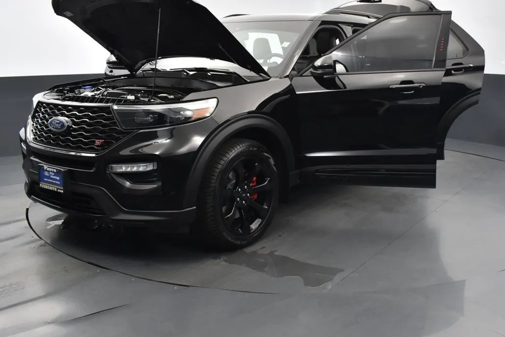2024 Ford Explorer ST photo 1