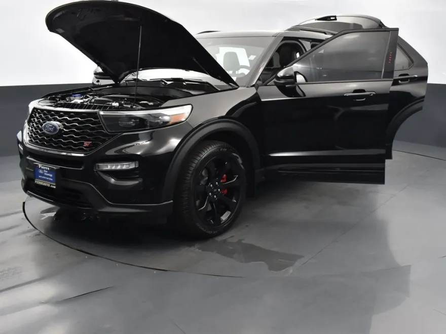 2024 Ford Explorer ST photo 1
