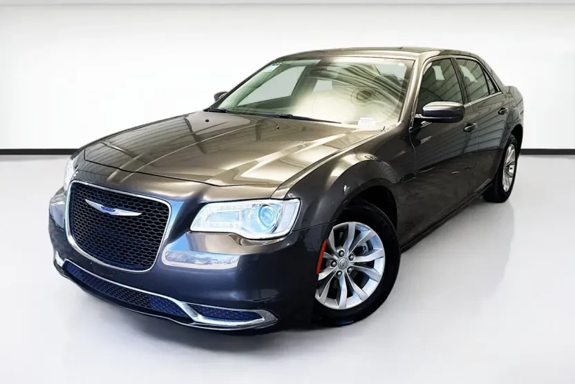 2023 Chrysler 300 Touring photo 1