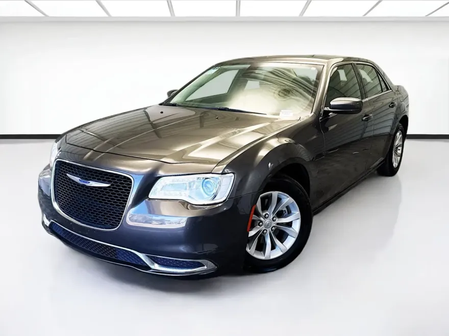 2023 Chrysler 300 Touring photo 1