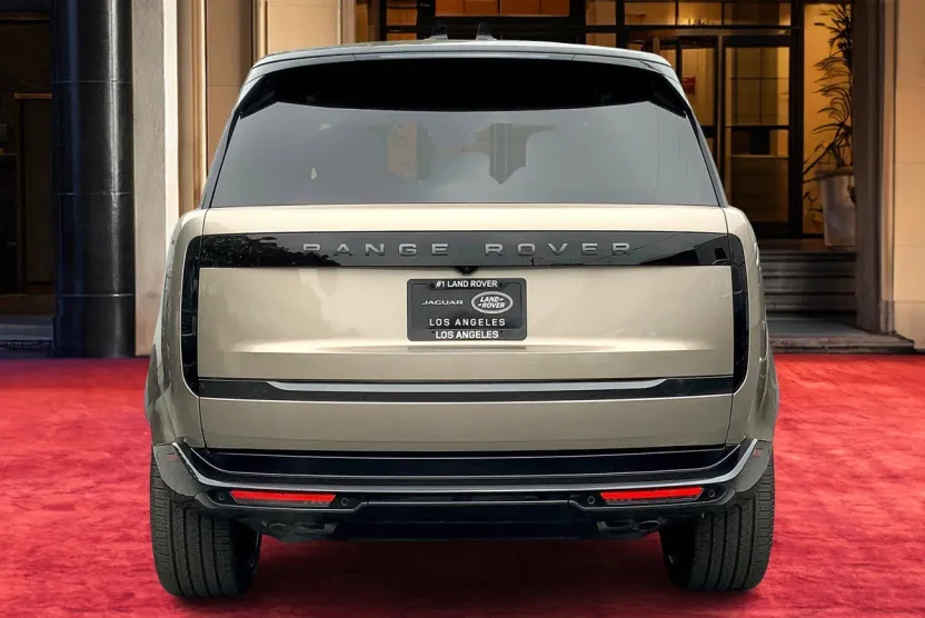 2025 Land Rover Range Rover SE photo 1