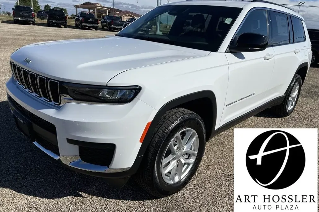 2025 Jeep Grand Cherokee Laredo Altitude photo 1