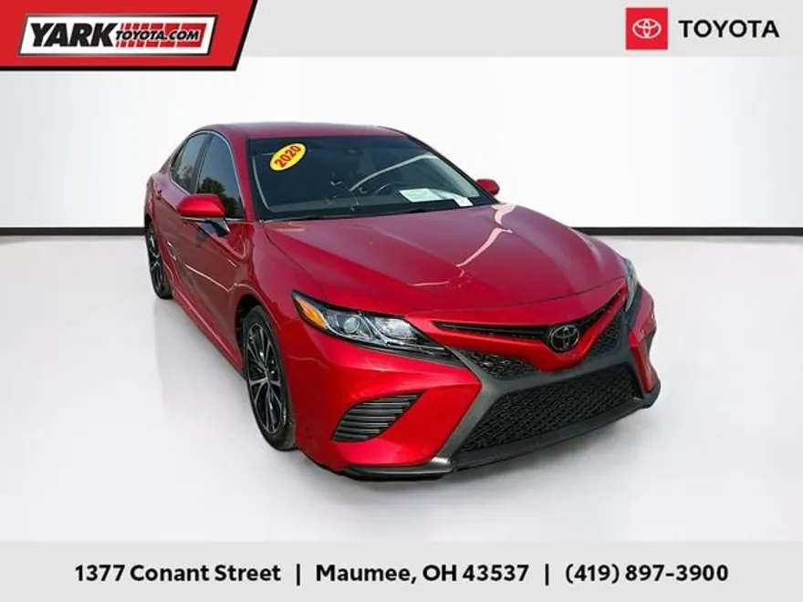 2020 Toyota Camry SE photo 1