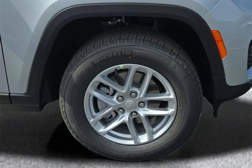 2025 Jeep Grand Cherokee Laredo X photo 1