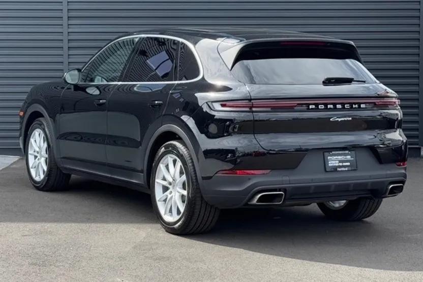 2024 Porsche Cayenne photo 1