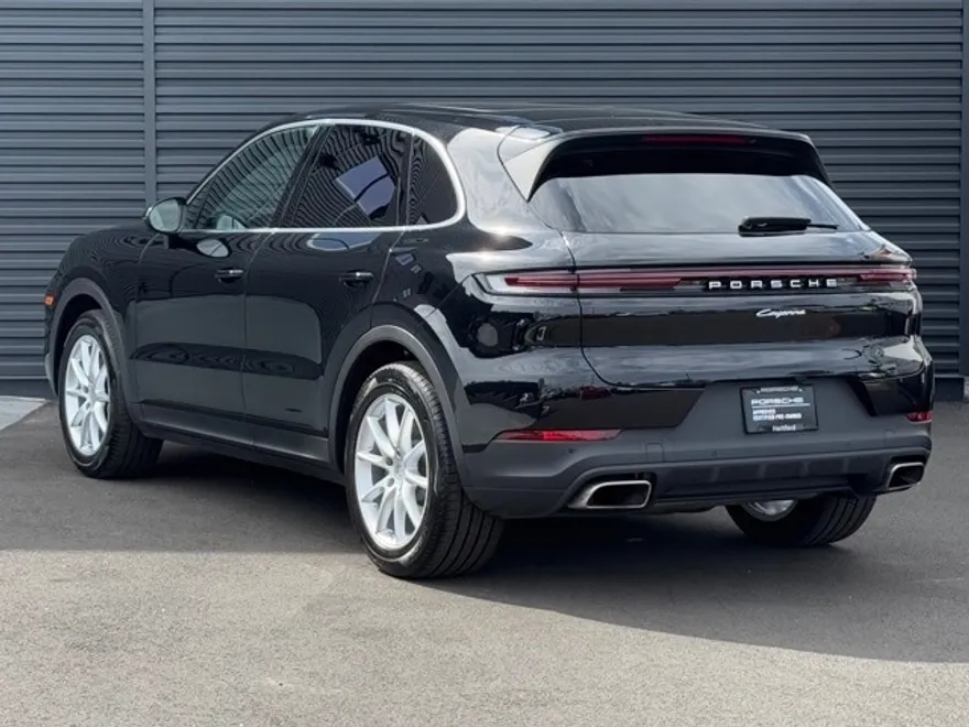2024 Porsche Cayenne photo 1
