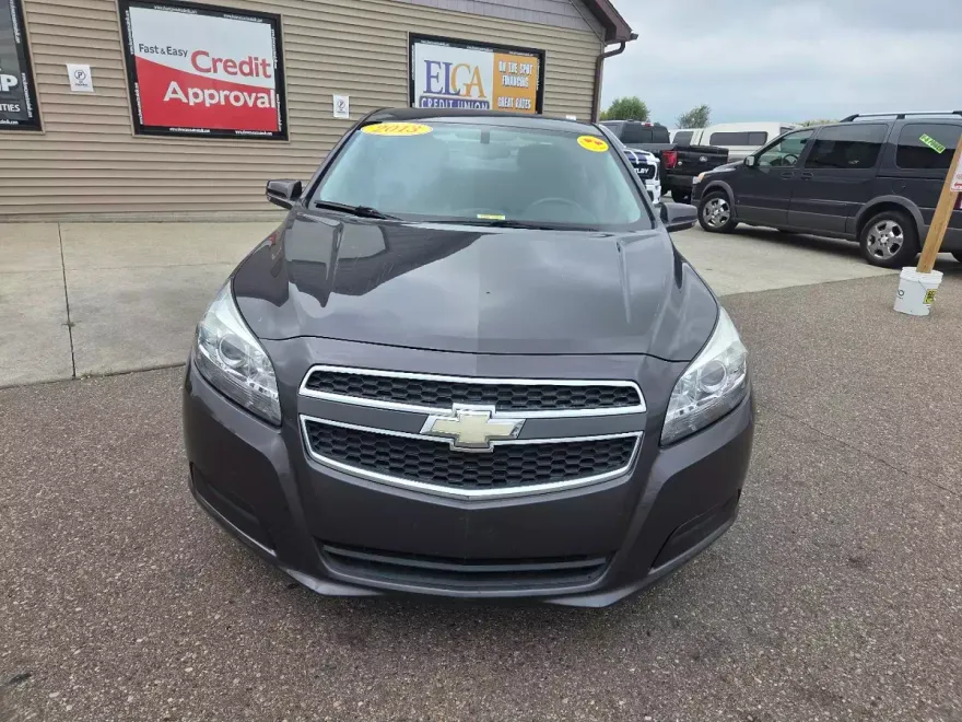 2013 Chevrolet Malibu 1LT photo 1