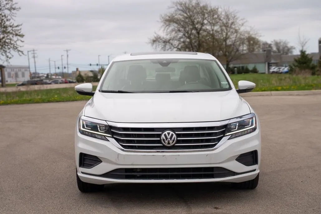 2021 Volkswagen Passat 2.0T SE photo 1