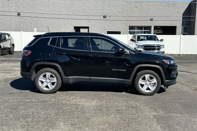 2022 Jeep Compass Latitude photo 1