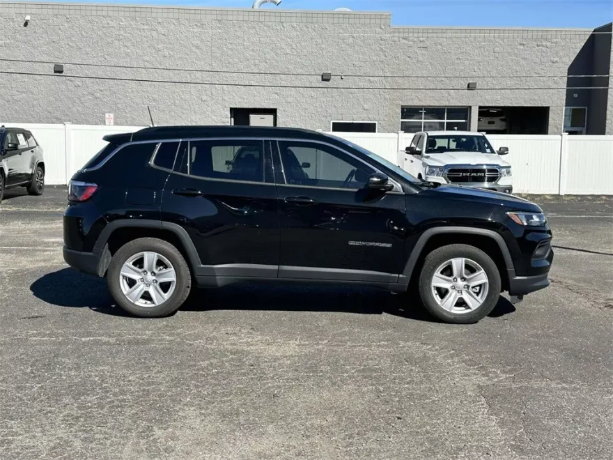 2022 Jeep Compass Latitude photo 1