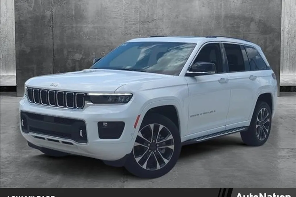 2023 Jeep Grand Cherokee Overland photo 1