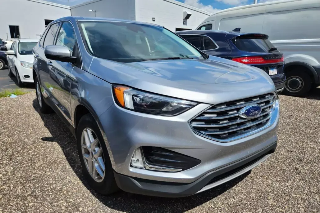 2022 Ford Edge SEL photo 1