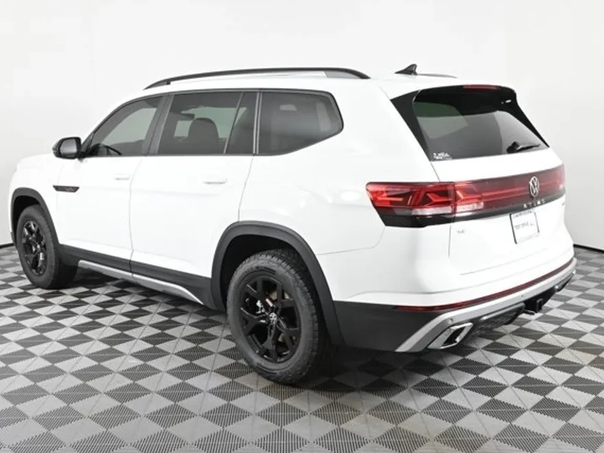 2025 Volkswagen Atlas Peak Edition SE photo 1