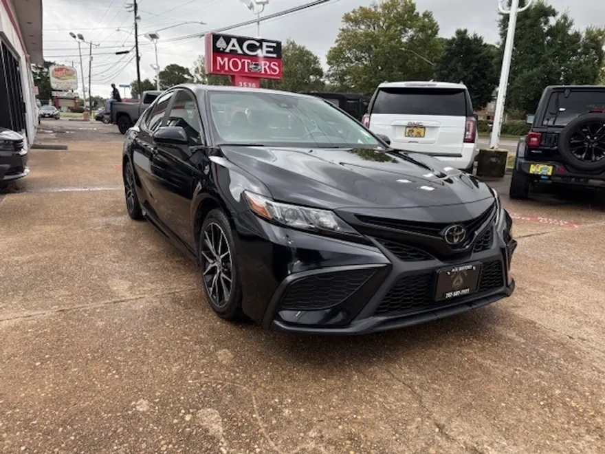 2024 Toyota Camry SE photo 1