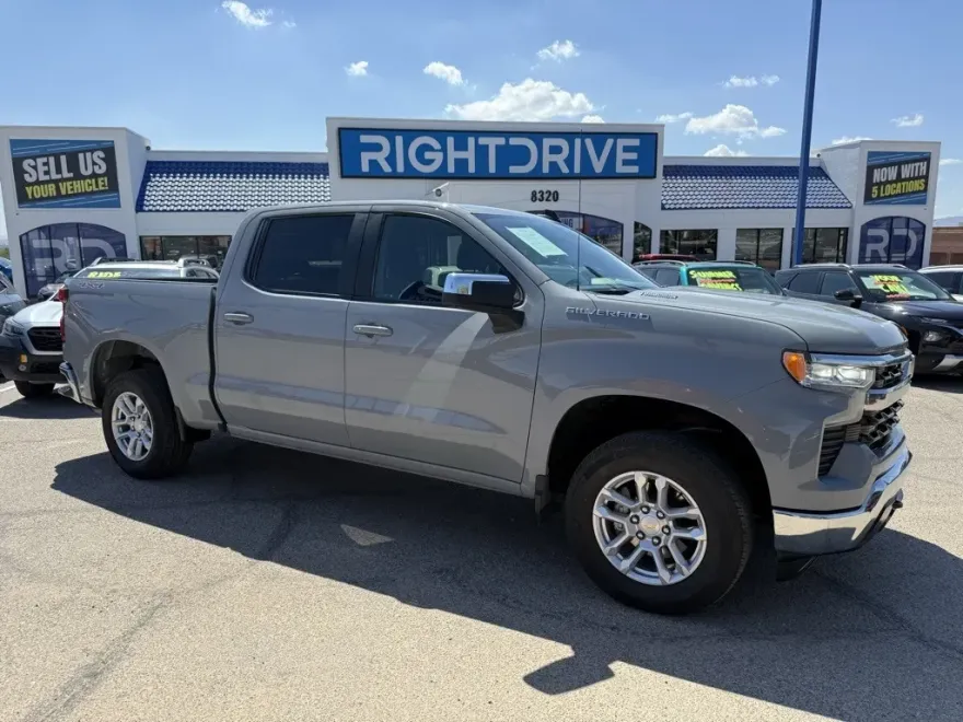 2024 Chevrolet Silverado 1500 LT photo 1
