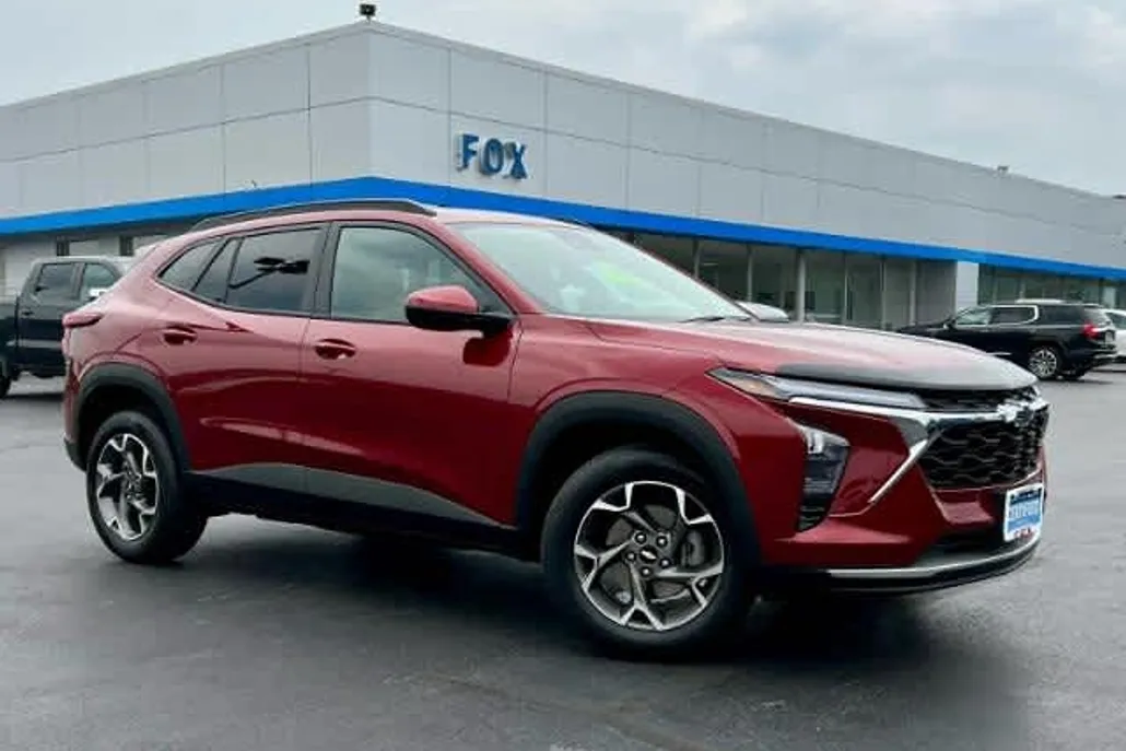 2025 Chevrolet Trax LT photo 1
