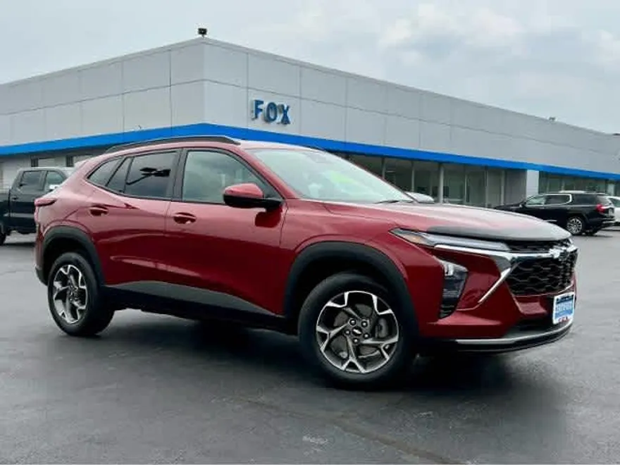 2025 Chevrolet Trax LT photo 1