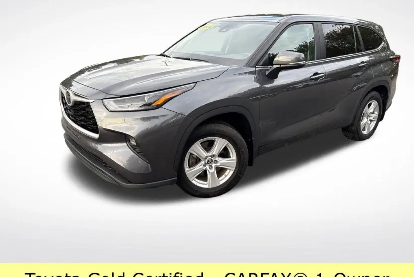 2024 Toyota Highlander LE photo 1