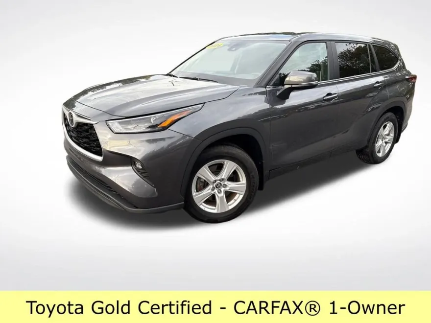2024 Toyota Highlander LE photo 1