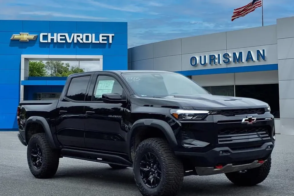 2025 Chevrolet Colorado ZR2 photo 1